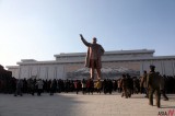 <Kim Jong-il dead> People Gather in front of Kim Il Sung Statue