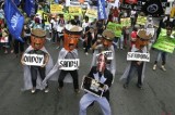 Protesters Perform Psy’s “Gangnam Style” In Rally To Ask Industrialized Nations To Act On Growing Climate Change In Manila