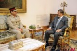 Morsi meets with defense chief amid fear of military intervention in Egypt