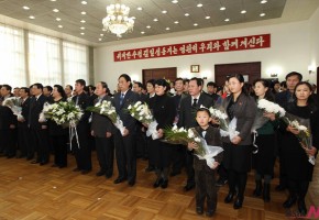 <Kim Jong-il dead> NK Nationals Gather at Embassy in Beijing to Mourn Kim