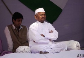 Hazare Fasts for Anti-Corruption Bill