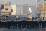 Bahraini Protesters Confront with Police