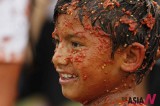 People Enjoy “Tomatina” In Colombia