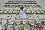 Pakistani Boy Prays In First Day Of Ramadan