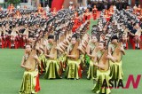 Thousands Performers Play Chinese Lute For World Record