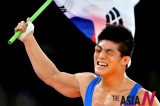 Korean Wrestler Rejoices His Winning Gold