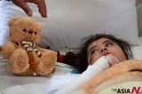 Iranian girl injured at the Earthquake in Hospital