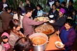 Chinese Quake Victims Get Food In Relocation Area