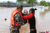 Chinese Soldiers Rescue 26 Vietnamese When Typhoon Pounded Bordering Areas Of Two Nations
