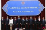 Obama Stands With ASEAN Leaders During Summit Meeting Of The Regional Organization In Phnom Penh