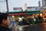 Yeokjeon Market struggles to survive mega retail giants
