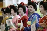 Kimono-clad models help Tokyo win its bid to host the 2020 Olympics