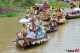 Thai people celebrate arrival of three-month retreat ‘Vassa’ with candles