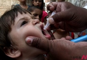 Polio vaccine to child