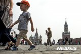 40% of Russians Struggle to Have Food and Clothes