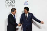 Moon greeted by Abe in G-20 opening ceremony