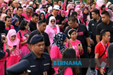 Malaysia’s Queen takes part in run for breast cancer awareness campaign