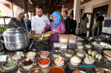 Queen shares Malaysian recipes with Turkish chefs