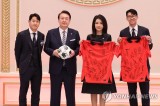 President Yoon hosts dinner for Korean football team, says players are messengers of peace