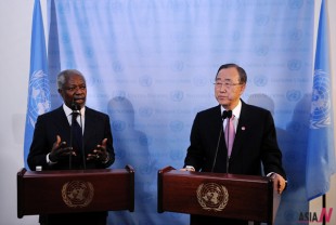UN Secretary-General Ban Ki-moon (R) and Kofi Annan, the UN and Arab League joint special envoy for Syria, meet with media after their meeting at the UN headquarters in New York, the United States, Feb. 29, 2012.