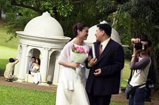 More couples got hitched last year, even as the trend of divorce continue to inch upwards in 2011. -- ST PHOTO: HOW HWEE YOUNG