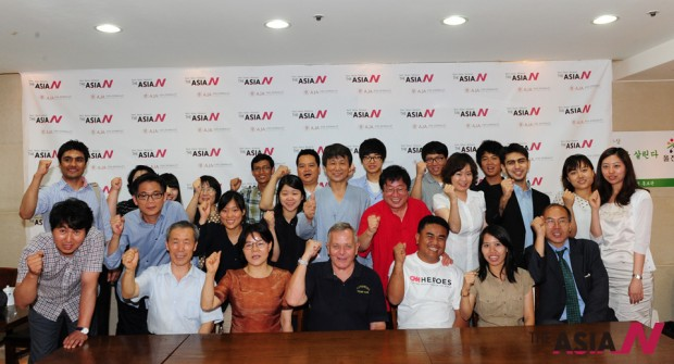 Akira, Rep. Chun exchange talks for helping those in plight
