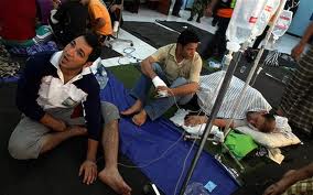 Survivors are treated at a temporary shelter in Watulim, Indonesia after their boat capsized on their attempt to seek for asylum to Australia in December 2011 (Photo: www.telegraph.co.uk)