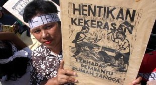Indonesians protest to stop violence towards Indonesian migrant workers (Photo: http://news.okezone.com)
