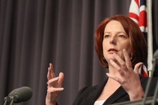 Julia Gillard speaks during a press conference at National Press Club on August 25, 2010 in Canberra, Australia (Photo: www.zimbio.com)