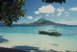 Banda Neira, one of the islands of Banda, Moluccas, Indonesia (Photo: http://jalanalakere.wordpress.com)
