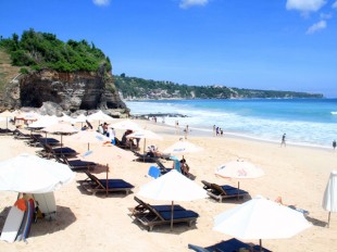 Dreamland Beach in Bali, Indonesia (Photo: www.indonesia.travel)