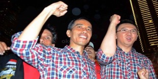 Jokowi (left) and Ahok (right), Jakarta's elected Governor and Vice Governor 2012 (Photo: http://politik.kompasiana.com)