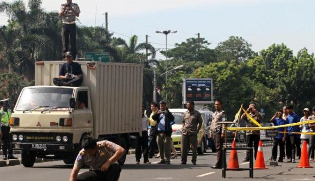 Crime Scene of a car accident in Jakarta, Indonesia (Photo: www.vivanews.com)