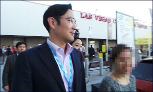 Samsung Electronics Vice Chairman Lee Jay-yong visits Las Vegas Convention Center to meet executives of partner companies during the Consumer Electronics Show (CES) Friday (KST). / Courtesy of Samsung Electronics