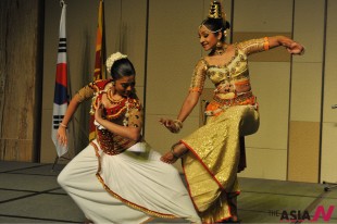 Channa-Upuli Dance Troupe's "Dewanjali," a dance describing the beauty of Thribhangha women