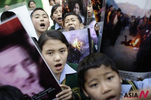 Tibetan children in exiles protest against China in Dharmsala, India ...