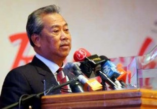 Deputy Prime Minister Tan Sri Muhyiddin Yassin announcing the RM 2mil aid (Photo : The Star Online)
