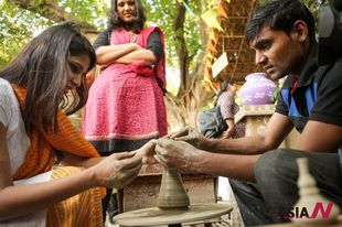 Villagers showcase Indian rural arts and craft traditions at a Delhi festival