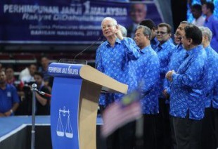 Najib emphasizing points regarding the BN’s Manifesto (Photo: The Star Online)