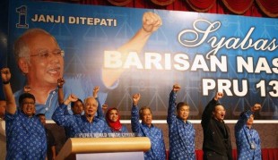 BN leader Najib and party leaders shouting slogans after winning the GE13 polls