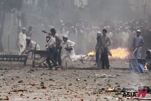 Bangladeshi activists throw stones in protest against anti-blasphemy law
