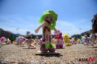 ‘Abused’ dolls displayed to arouse public awareness of child abuse