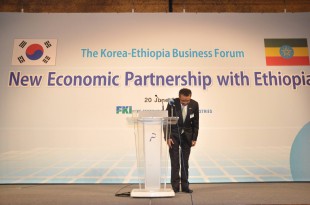 Dr. Tedros Saluting Participants of the Ethiopia-Korean Business Forum