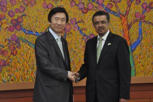 Foreign Minister of the Republic of Korea Mr. Yun Byung-se with his Ethiopian counterpart Dr. Tedros