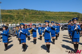 Women orchestra perform during the opening ceremony of the cross-border railway connecting Rajin to Khasan of Russia in Rason, the Democratic People's Republic of Korea (DPRK), Sept. 22, 2013. (Xinhua/NEWSis)