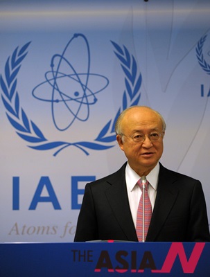 The International Atomic Energy Agency (IAEA) Director General Yukiya Amano speaks at a press conference in Vienna, Austria, on Nov. 28, 2013. The IAEA accepted an offer from Iran to visit Iran's Arak heavy-water production plant early next month, IAEA Director General Yukiya Amano told a press conference here on Thursday. (Xinhua/NEWSis)