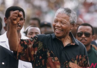This file photo from 1994 shows Nelson Mandela. Mandela, the former South African president and Nobel Peace Prize laureate who waged a long and ultimately victorious struggle against apartheid, died on Thursday, Dec. 5, 2013, South African President Jacob Zuma said. He was 95. (AP/NEWSis)
