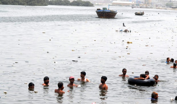 Pakistani people cool themselves off in water during the heat wave in southern Pakistani port city of Karachi, June 22, 2015.  (Xinhua)