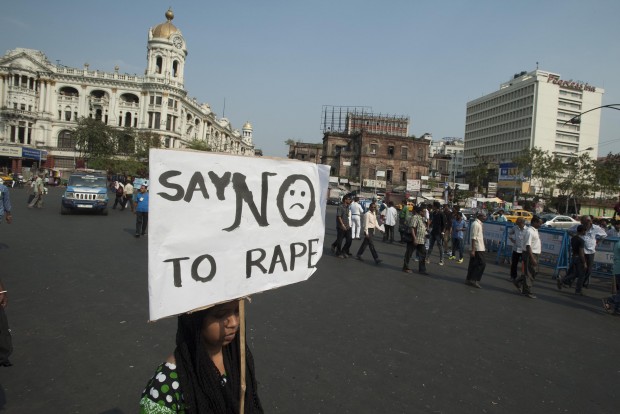 People participate in a silent protest to condemn the recent gang rape of a nun at a Christian missionary school in Kolkata, capital of eastern Indian state West Bengal, March 18, 2015. (Xinhua/Tumpa Mondal)