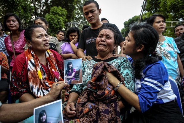 A relative of a victim mourns at a hospital after the crash of an Indonesian military plane Hercules C-130 in the capital of North Sumatra province Medan, Indonesia, on June 30, 2015. (Xinhua)